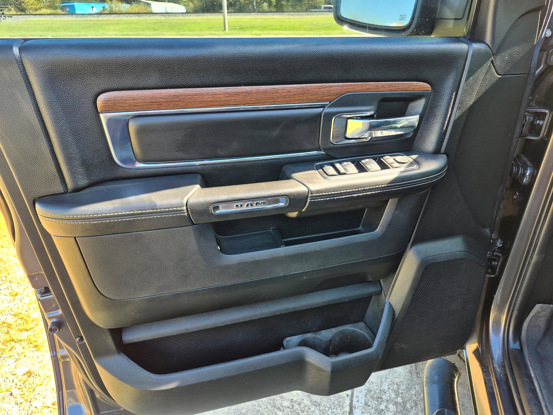 Used 2018 RAM 1500 Laramie w/ Convenience Group image 8