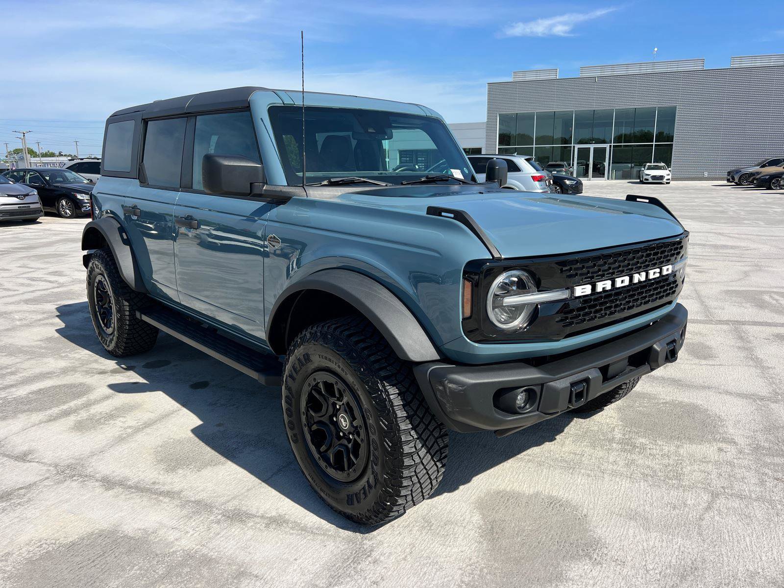 Used 2023 Ford Bronco Wildtrak image 3