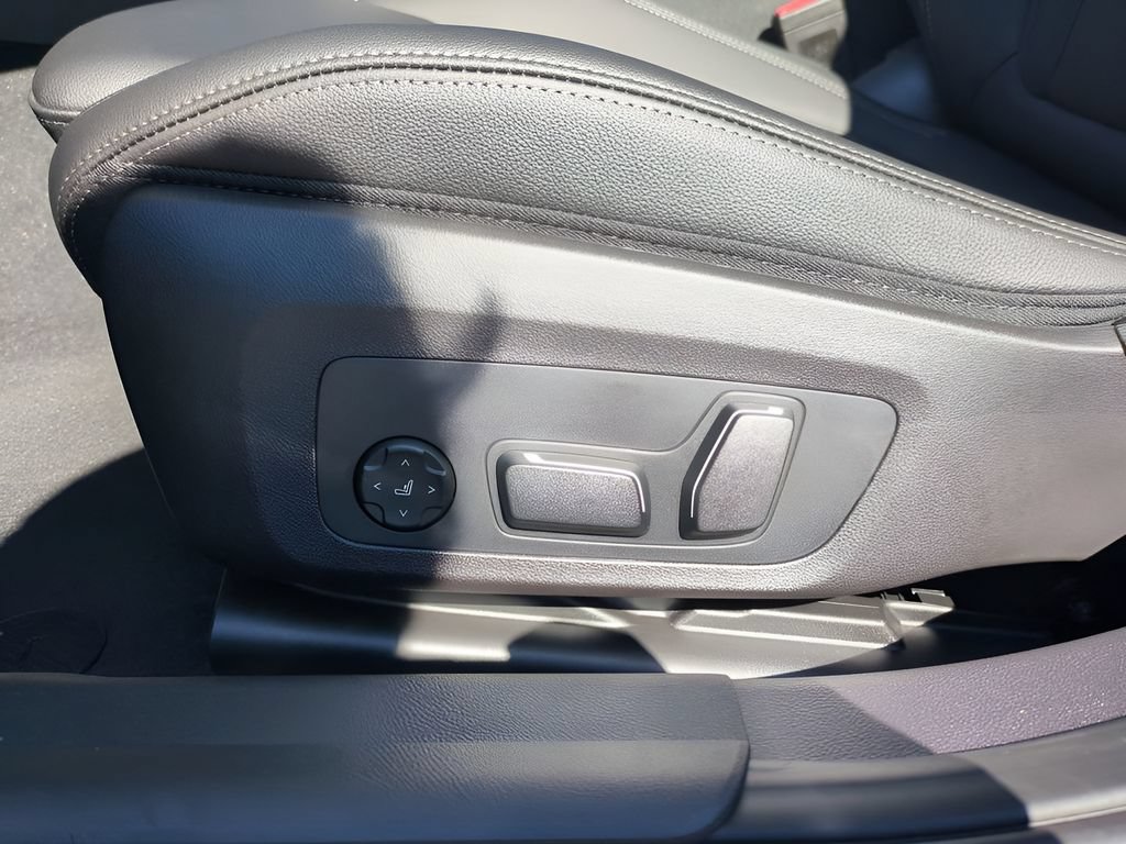 New 2026 BMW 330i Sedan w/ Premium Package RWD image 19