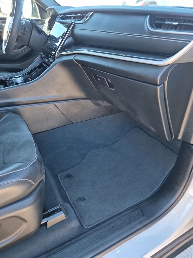 Used 2023 Jeep Grand Cherokee L Altitude AWD/4WD image 34