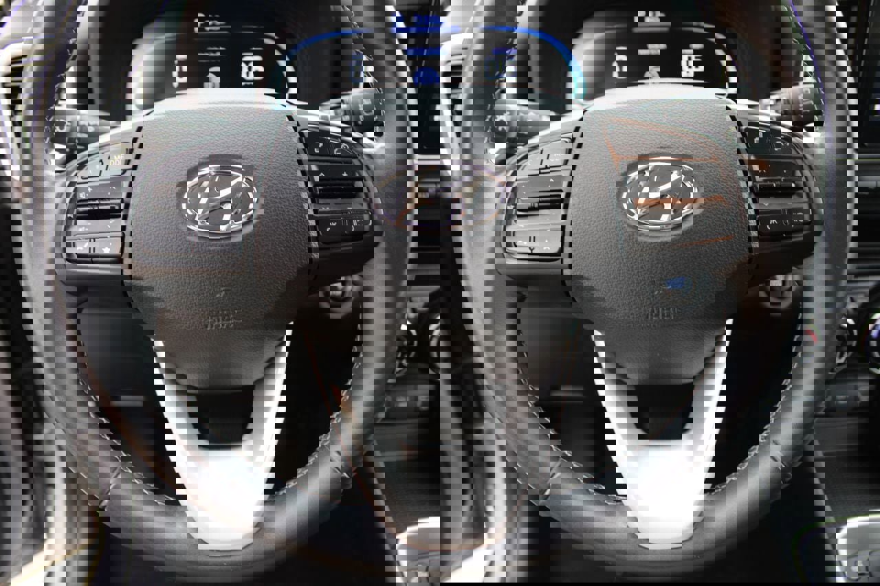 Used 2024 Hyundai Venue SEL image 12