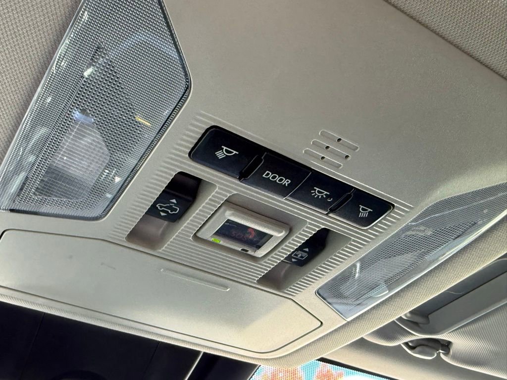 Used 2021 Toyota RAV4 Limited image 22