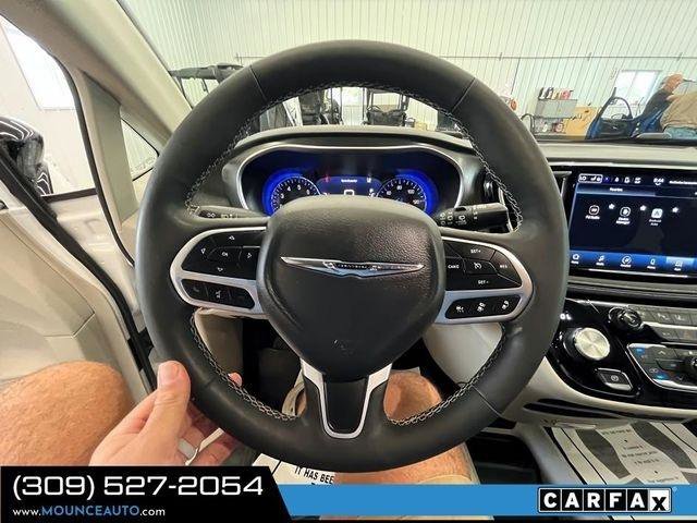 Used 2024 Chrysler Pacifica Touring-L image 23
