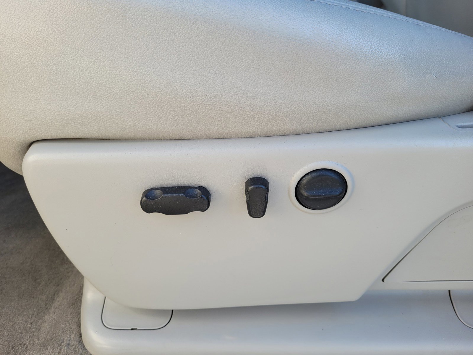 Used 2013 Chevrolet Silverado 3500 LTZ w/ LTZ Plus Package image 11