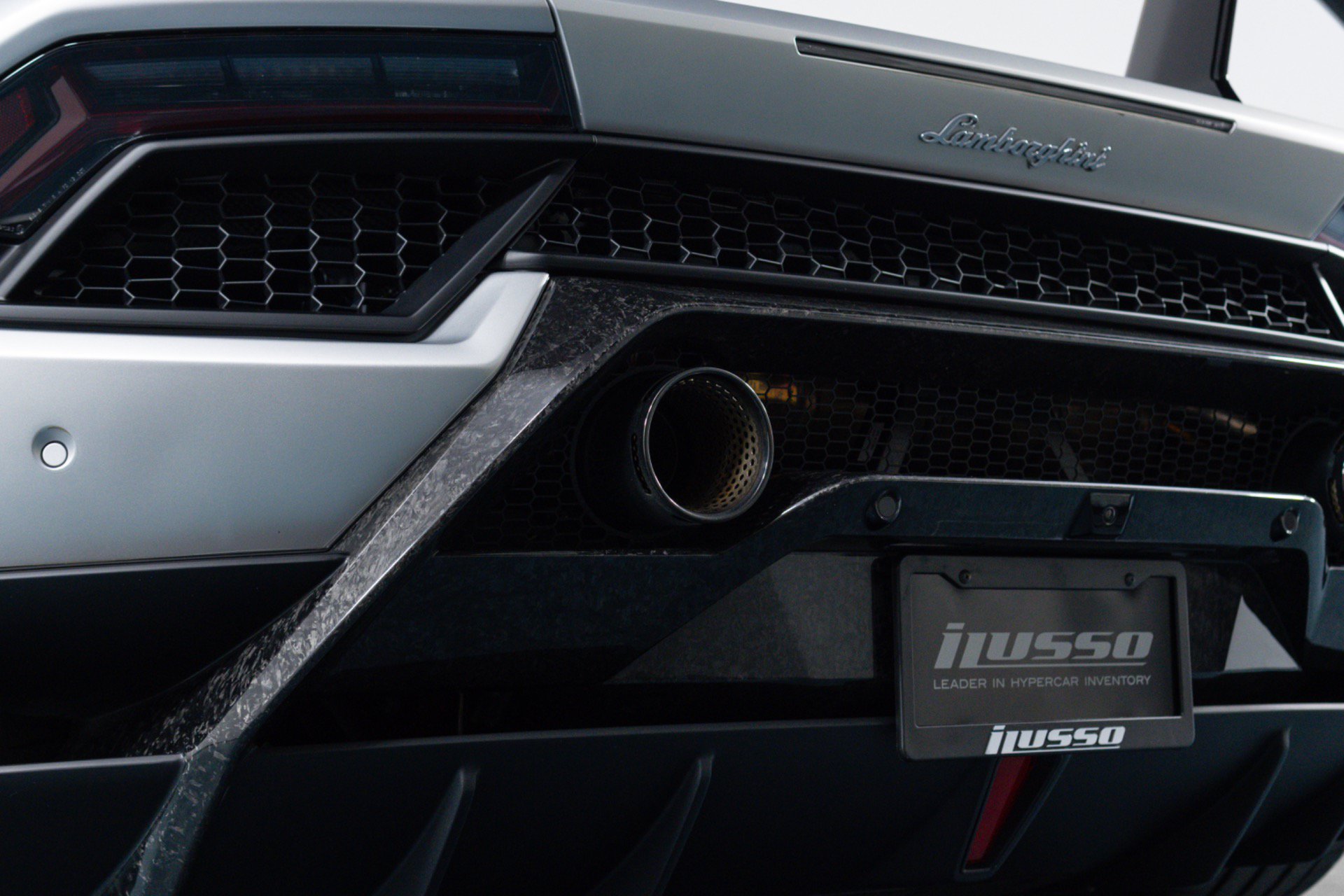 Used 2018 Lamborghini Huracan Performante AWD/4WD image 25