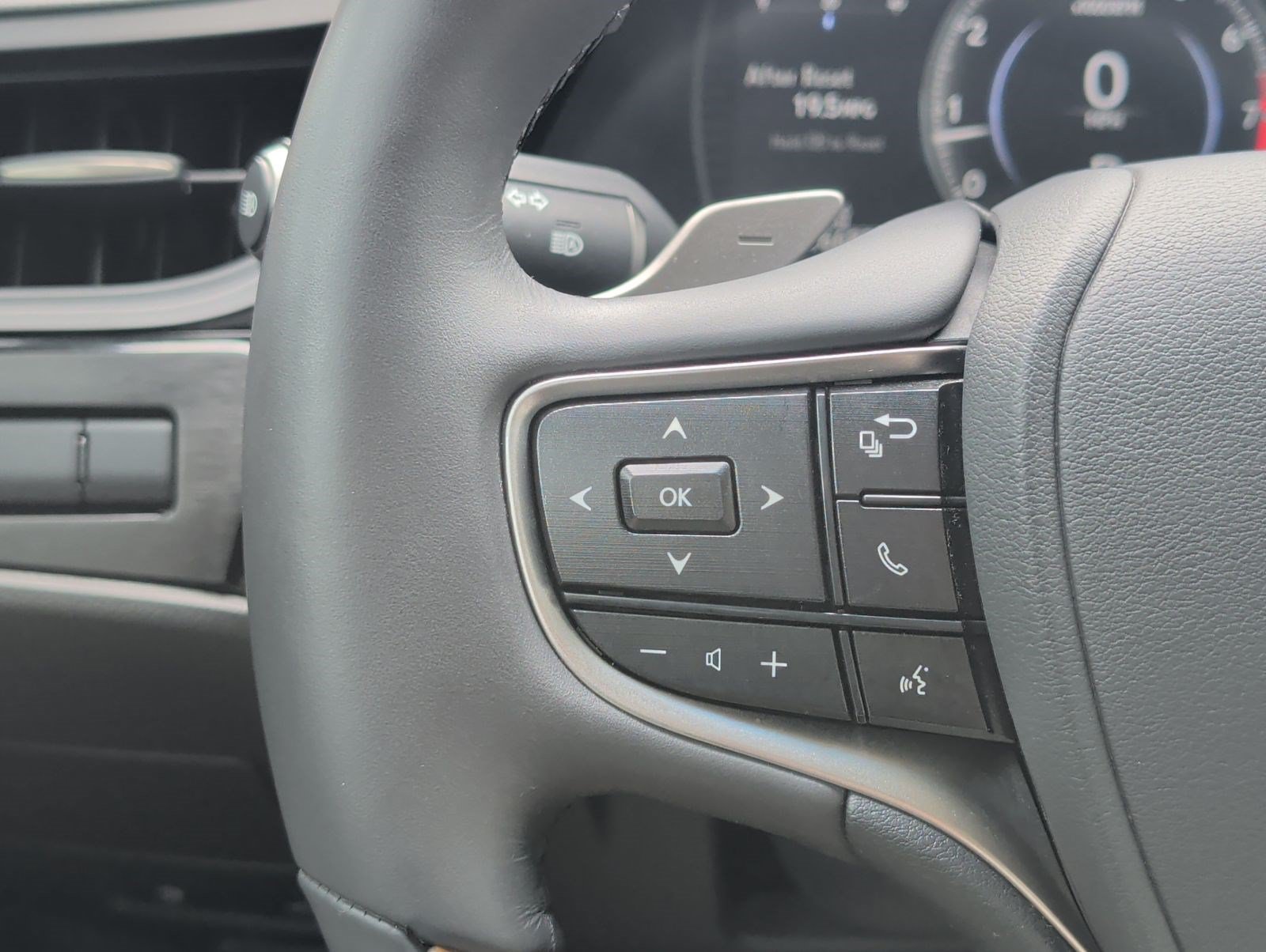 Used 2024 Lexus ES 350 w/ Technology Package FWD image 14