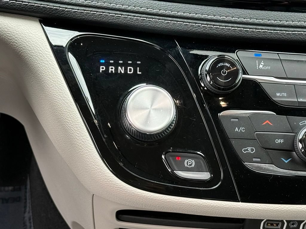 Used 2022 Chrysler Pacifica Touring-L FWD image 19