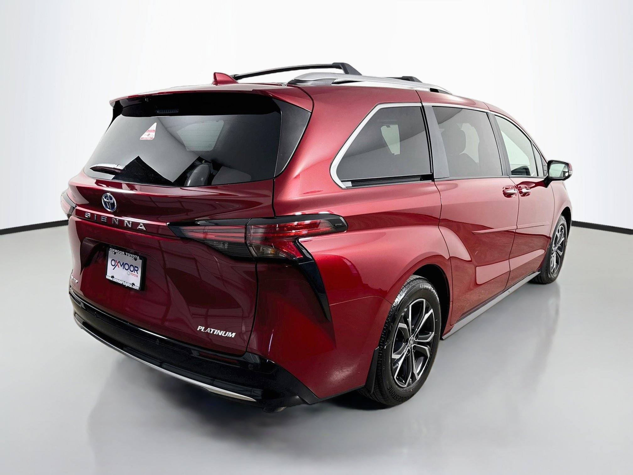 Used 2025 Toyota Sienna Platinum AWD/4WD image 7