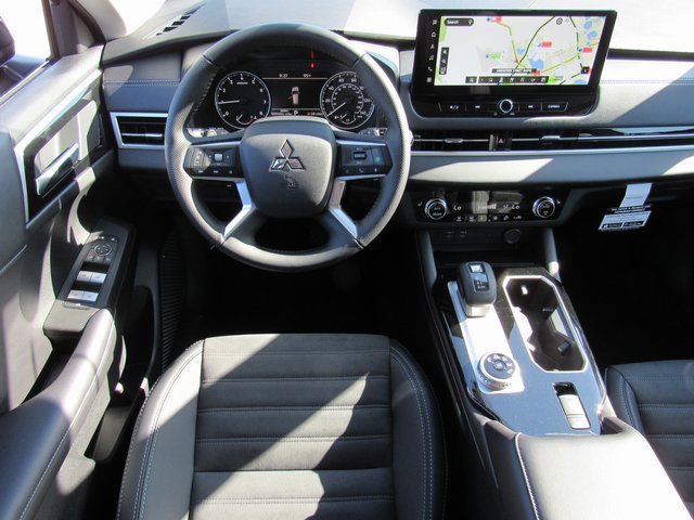 New 2025 Mitsubishi Outlander SE image 11