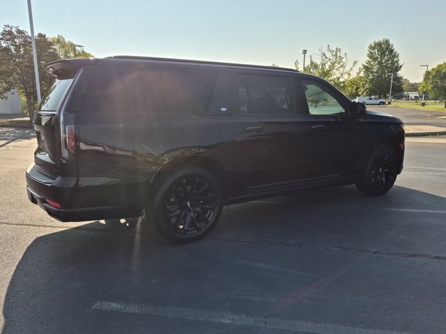 Used 2024 Cadillac Escalade ESV Sport Platinum w/ LPO, ONYX Package AWD/4WD image 4