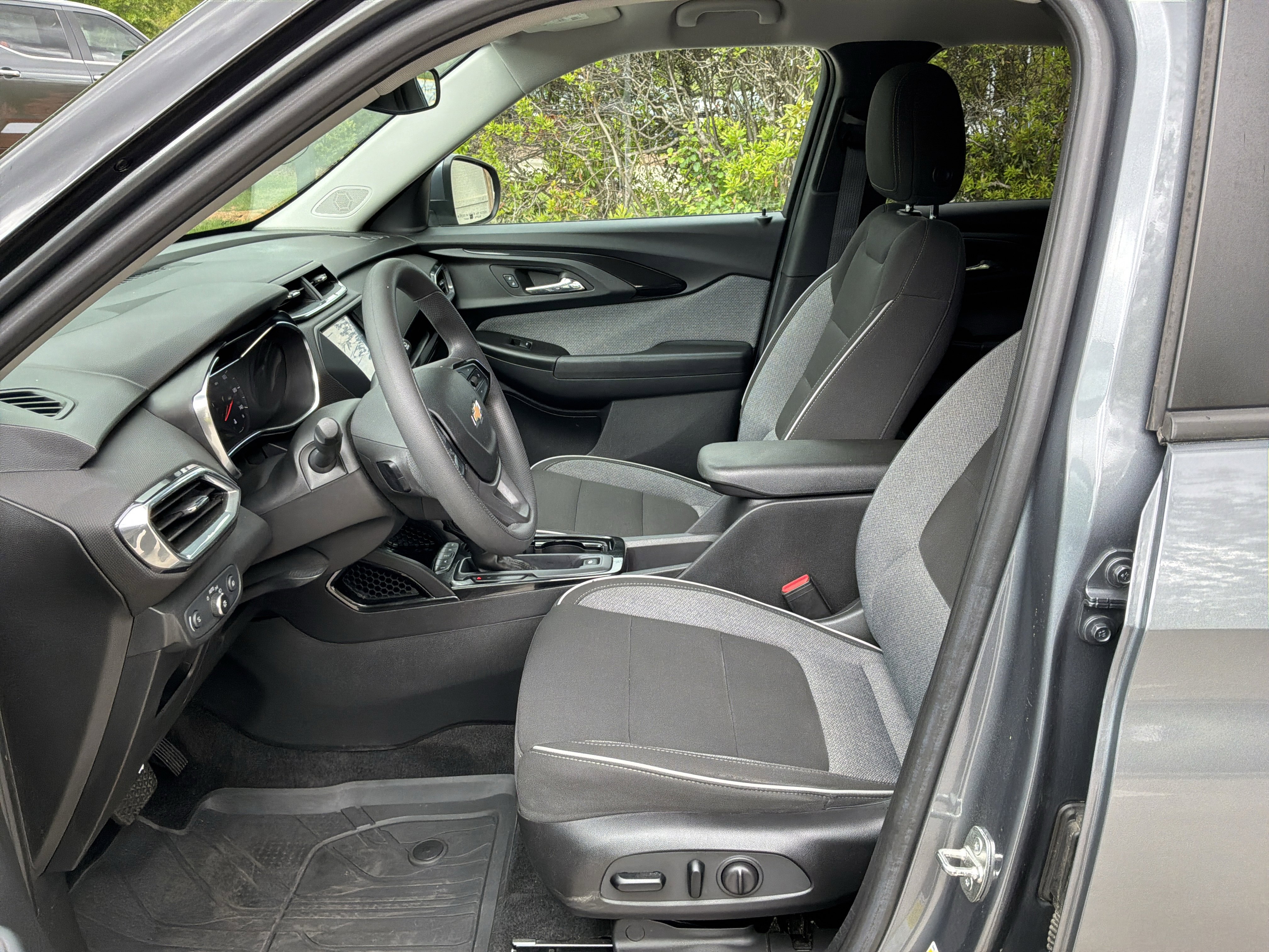 Used 2022 Chevrolet TrailBlazer LT AWD/4WD image 16