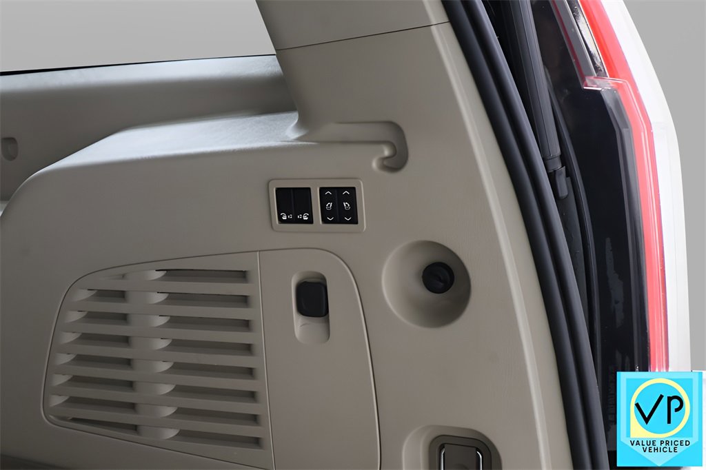 Used 2020 Cadillac Escalade ESV Premium Luxury image 18