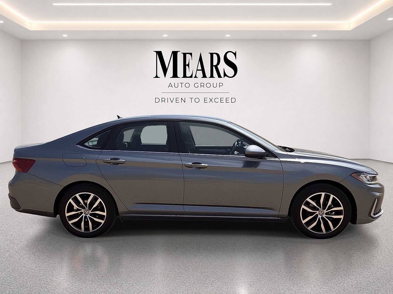 Used 2025 Volkswagen Jetta SE FWD image 6