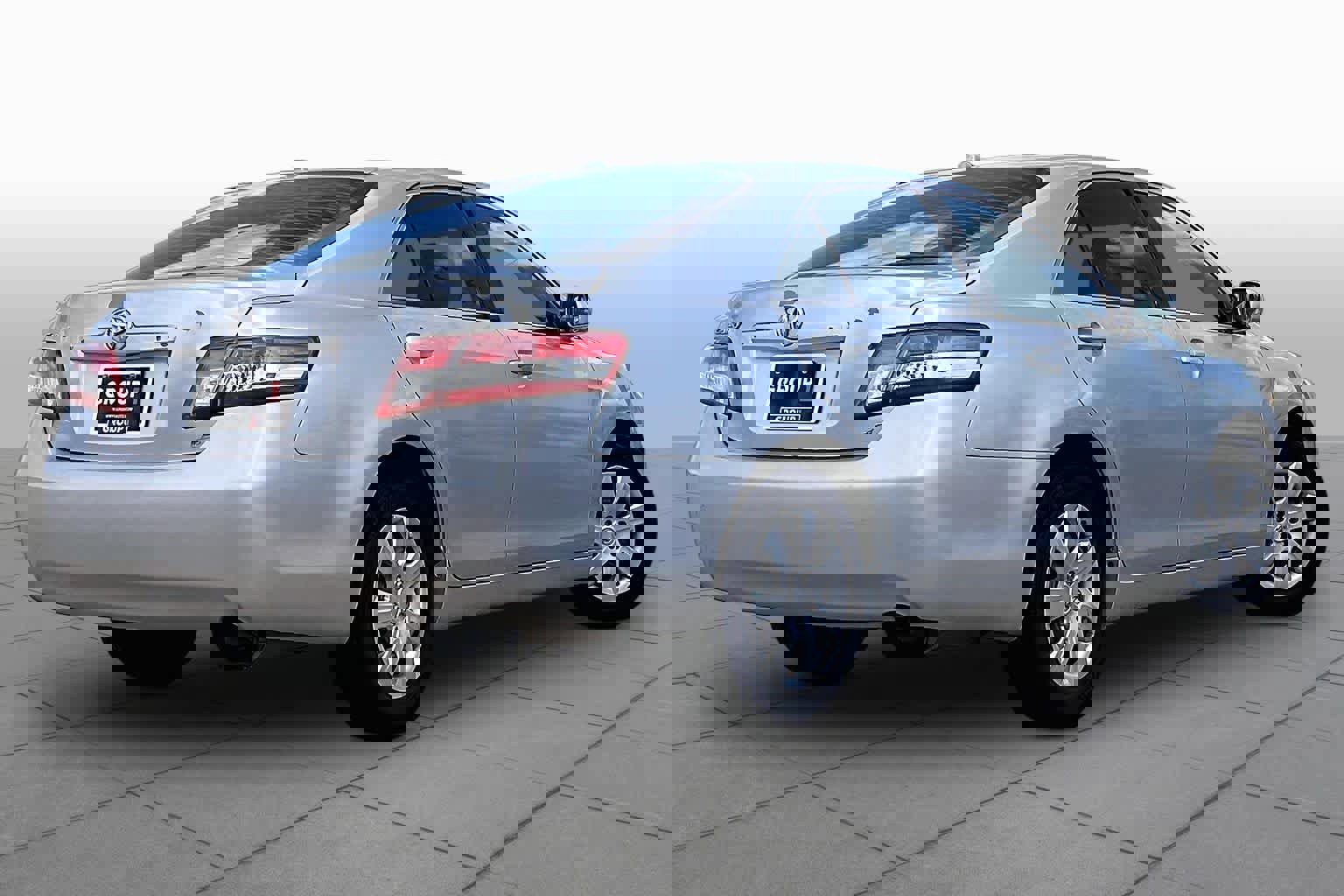 Used 2010 Toyota Camry LE FWD image 9