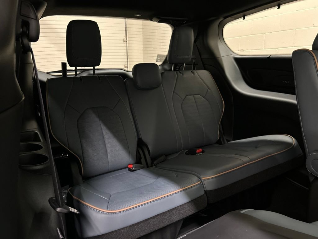 New 2027 Chrysler Pacifica Pinnacle AWD/4WD image 12
