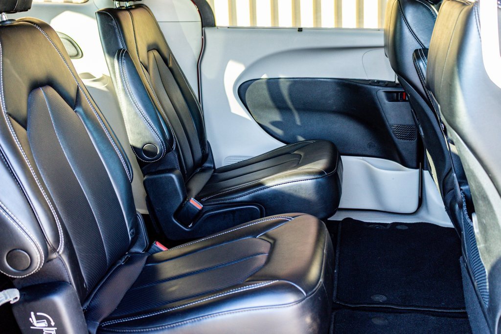 Used 2023 Chrysler Pacifica Touring-L image 21