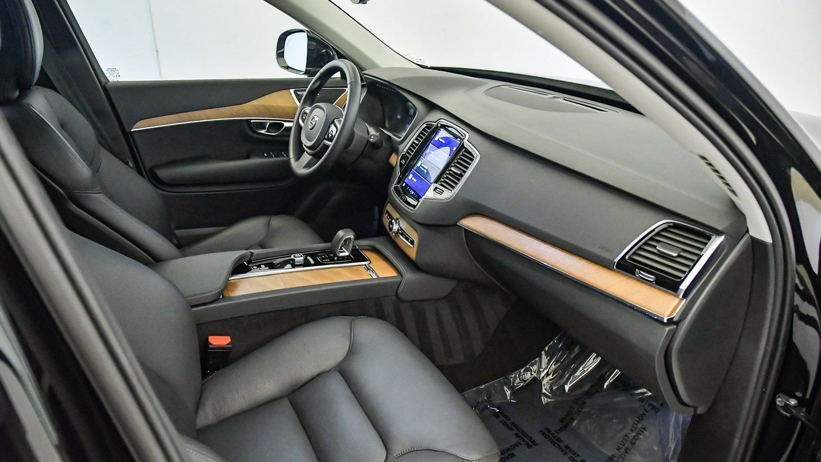 Used 2025 Volvo XC90 B6 Plus image 15