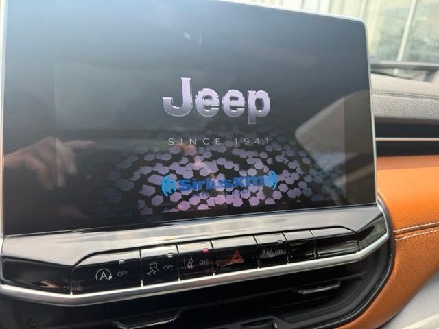Used 2025 Jeep Compass Limited w/ Sun & Sound Group AWD/4WD image 15