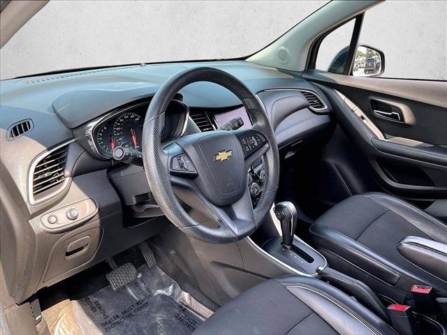 Used 2021 Chevrolet Trax LT FWD image 14