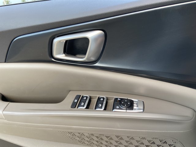 Used 2025 Kia Carnival FWD image 45