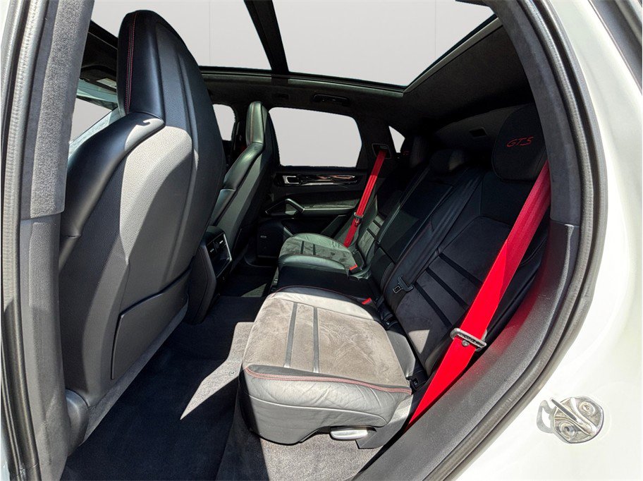 Used 2021 Porsche Cayenne GTS w/ Premium Package image 44