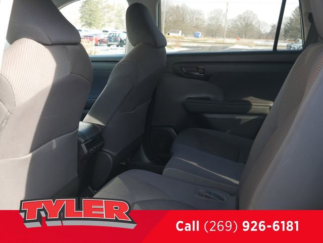 Used 2023 Toyota Highlander LE image 42