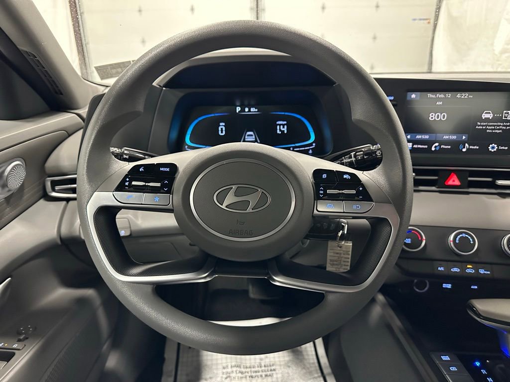 Used 2025 Hyundai Elantra SE image 18