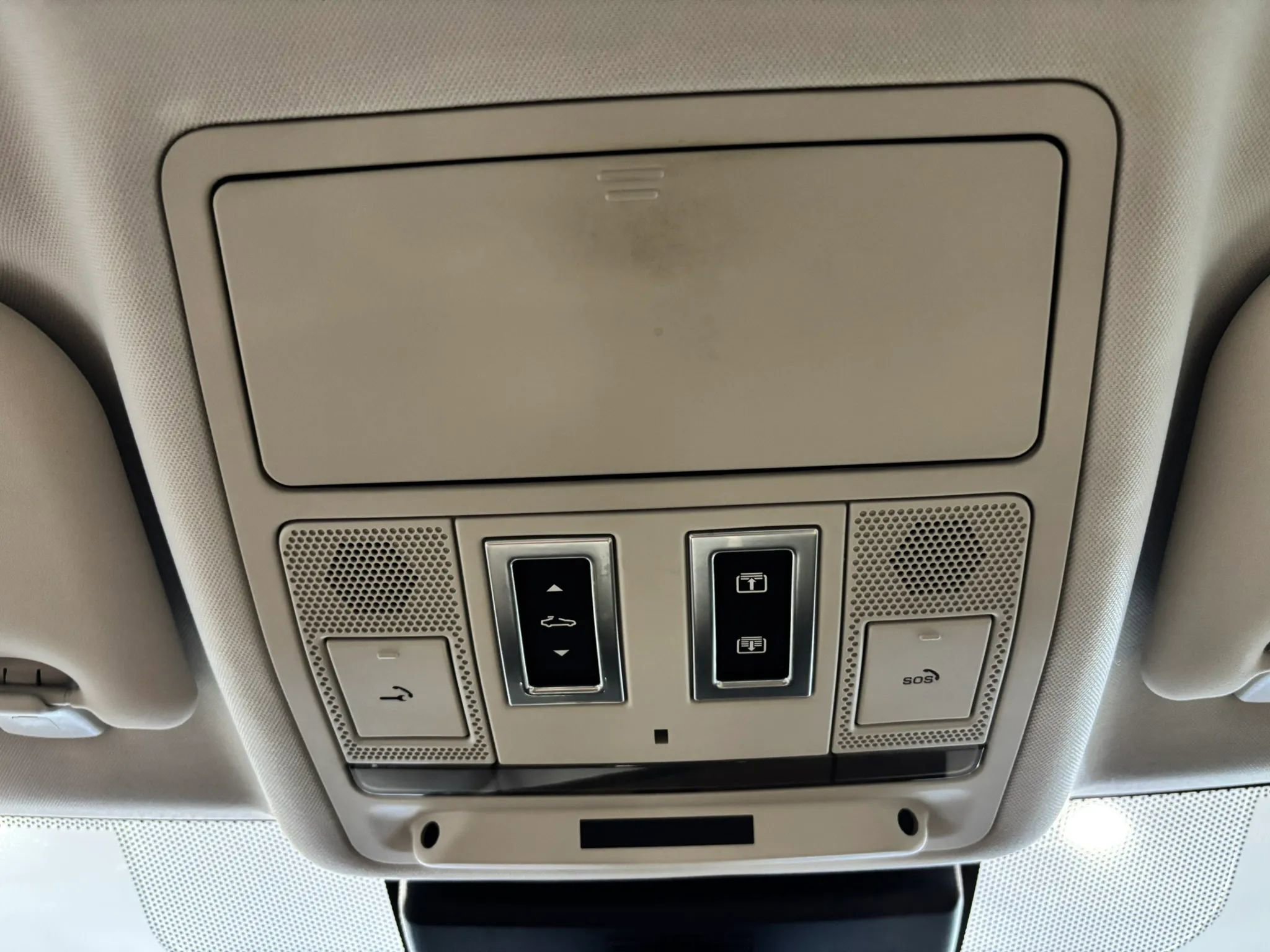 Used 2017 Jaguar XE Premium image 37