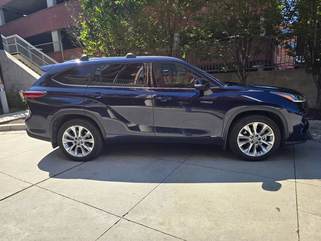 Used 2021 Toyota Highlander Limited AWD/4WD image 4
