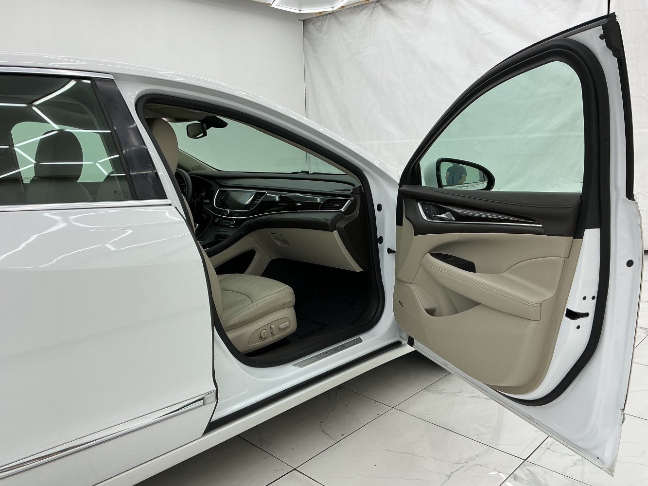 Used 2017 Buick LaCrosse Essence w/ Sun and Shade Package FWD image 17