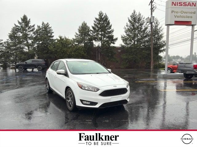 Used 2017 Ford Focus SEL FWD image 1