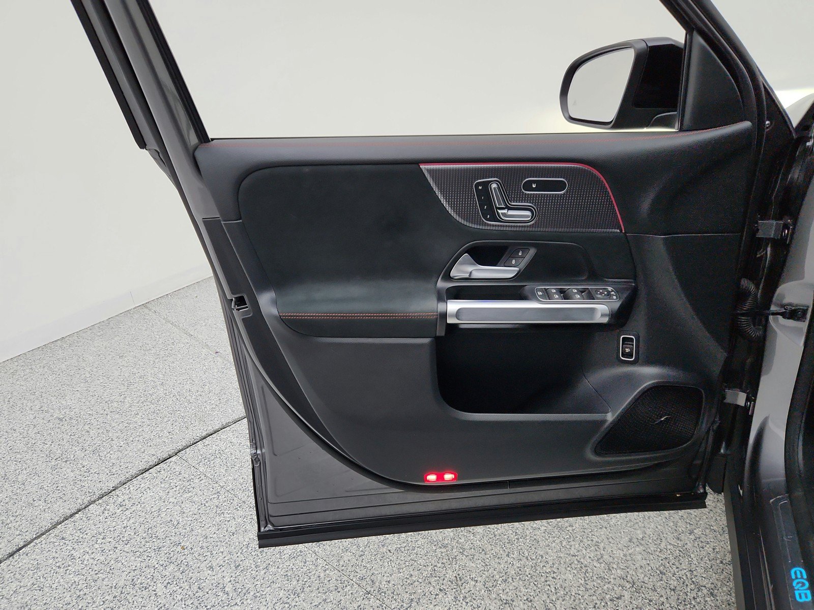 Certified 2023 Mercedes-Benz EQB 300 4MATIC image 25