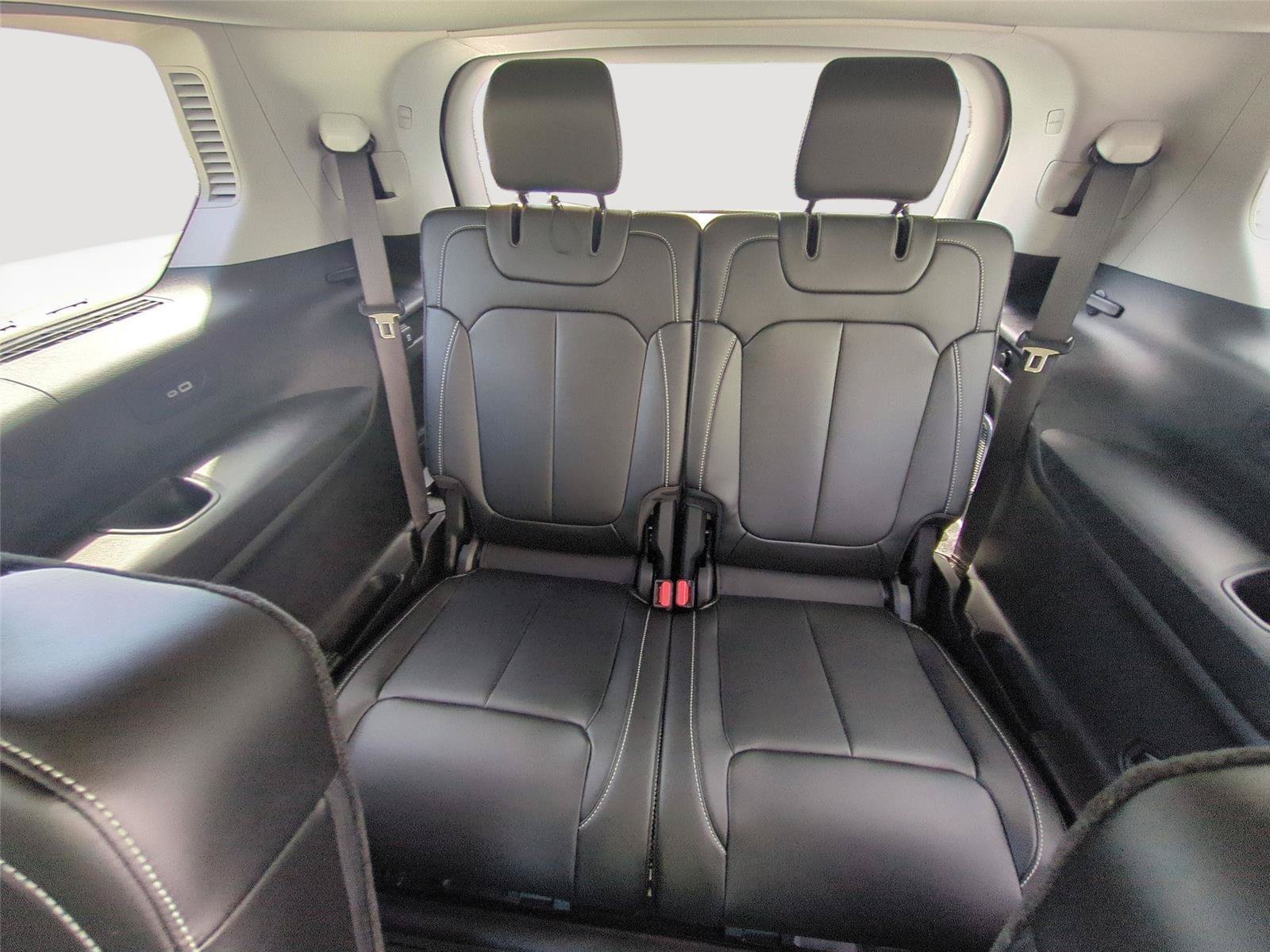 Used 2021 Jeep Grand Cherokee L Limited RWD image 33