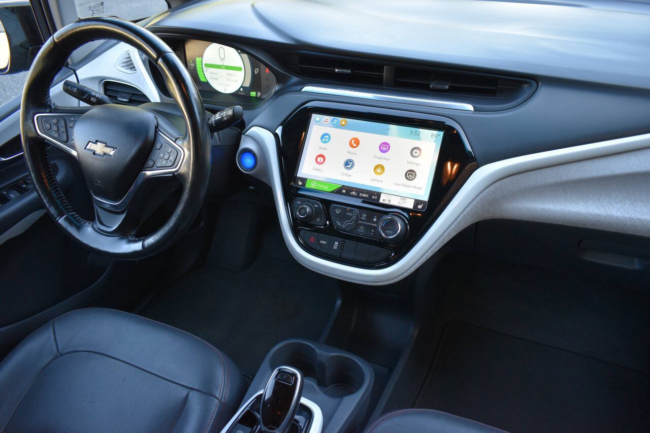 Used 2021 Chevrolet Bolt Premier w/ Infotainment Package FWD image 27