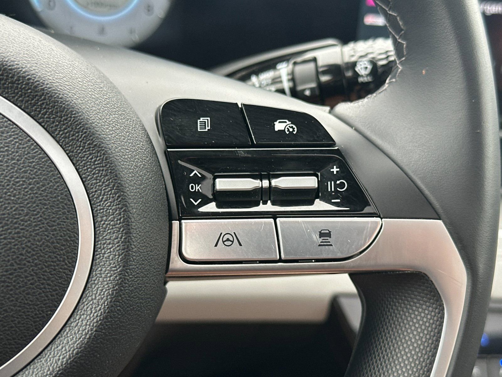 Used 2024 Hyundai Elantra Limited FWD image 28