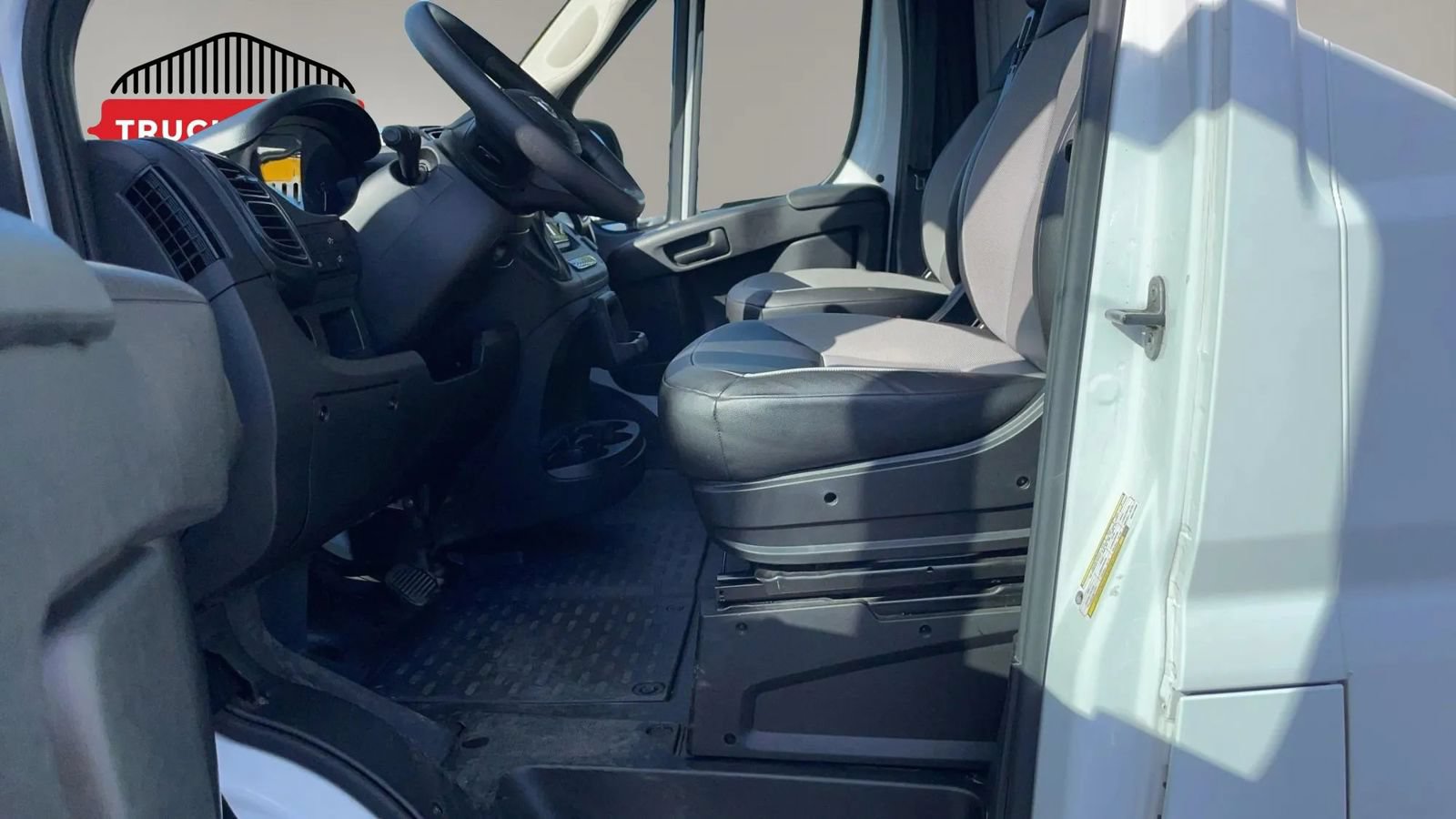 Used 2025 RAM ProMaster 2500 w/ Convenience Group FWD image 29