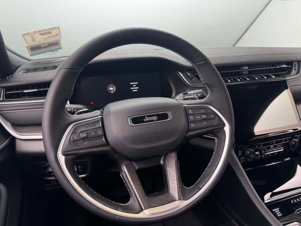 New 2025 Jeep Grand Cherokee Limited w/ Trailer Tow Package image 19