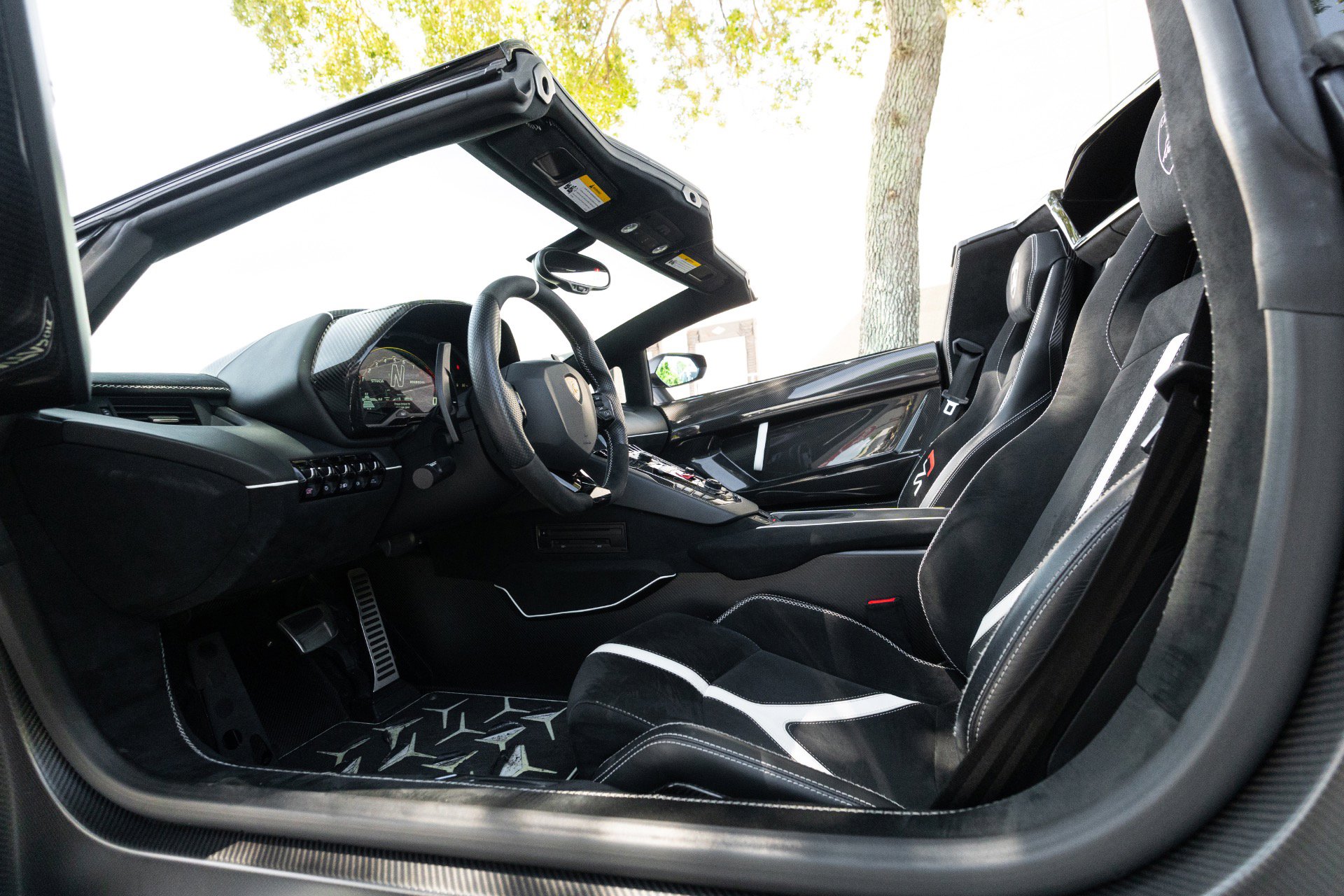 Used 2020 Lamborghini Aventador SVJ AWD/4WD image 5