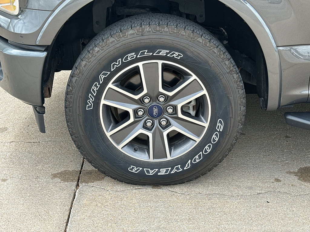 Used 2017 Ford F150 XLT w/ Equipment Group 302A Luxury AWD/4WD image 31