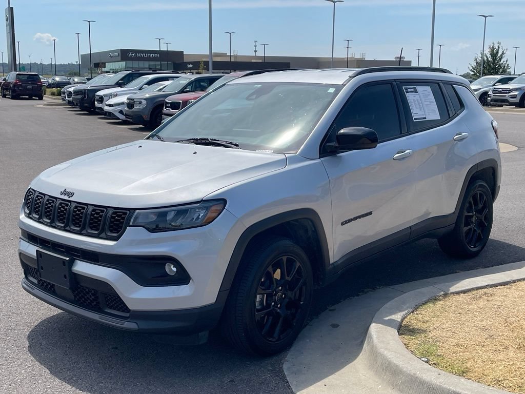 Used 2025 Jeep Compass Latitude w/ Altitude Special Edition AWD/4WD image 2