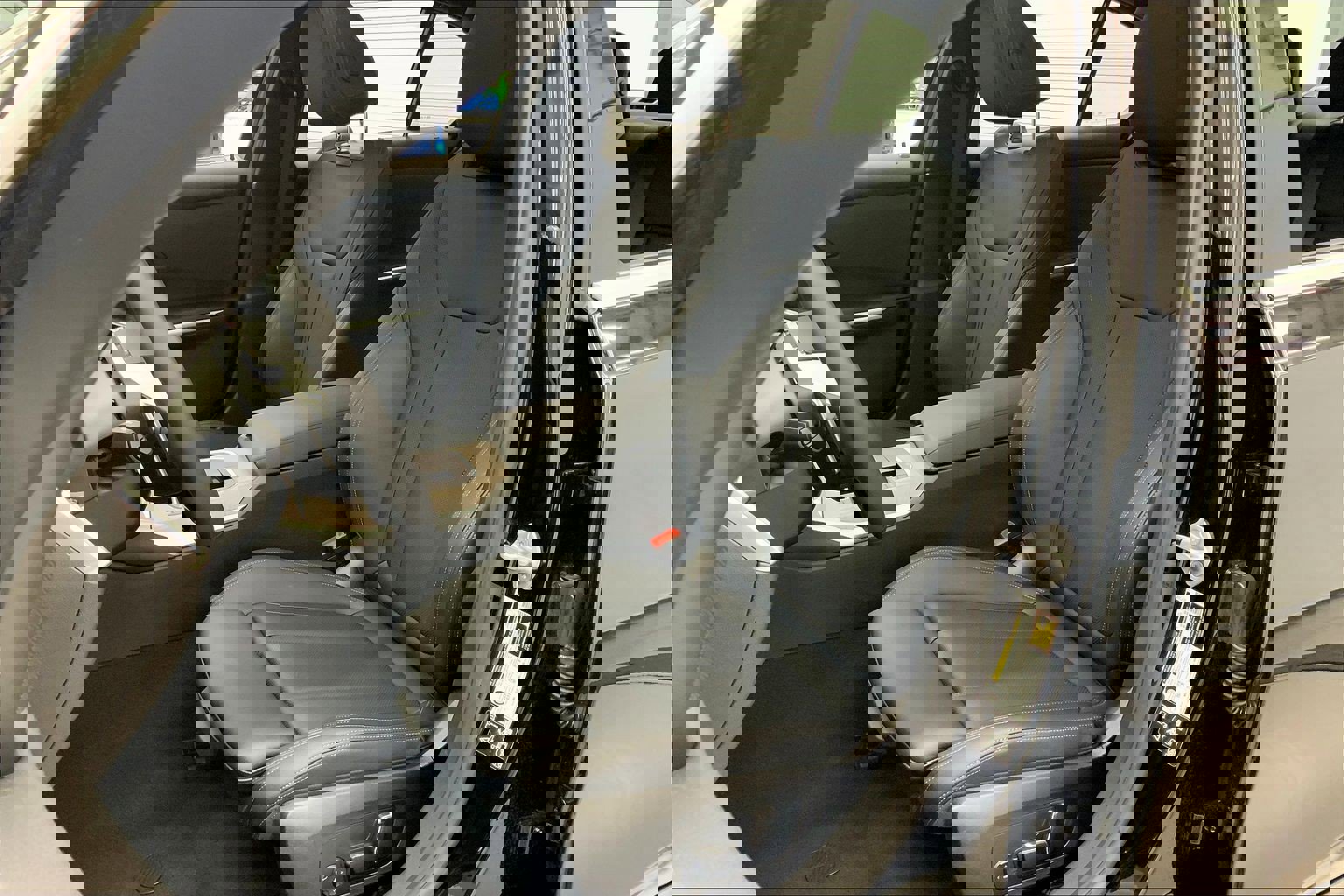 Used 2025 BMW 330i xDrive Sedan w/ Premium Package AWD/4WD image 13