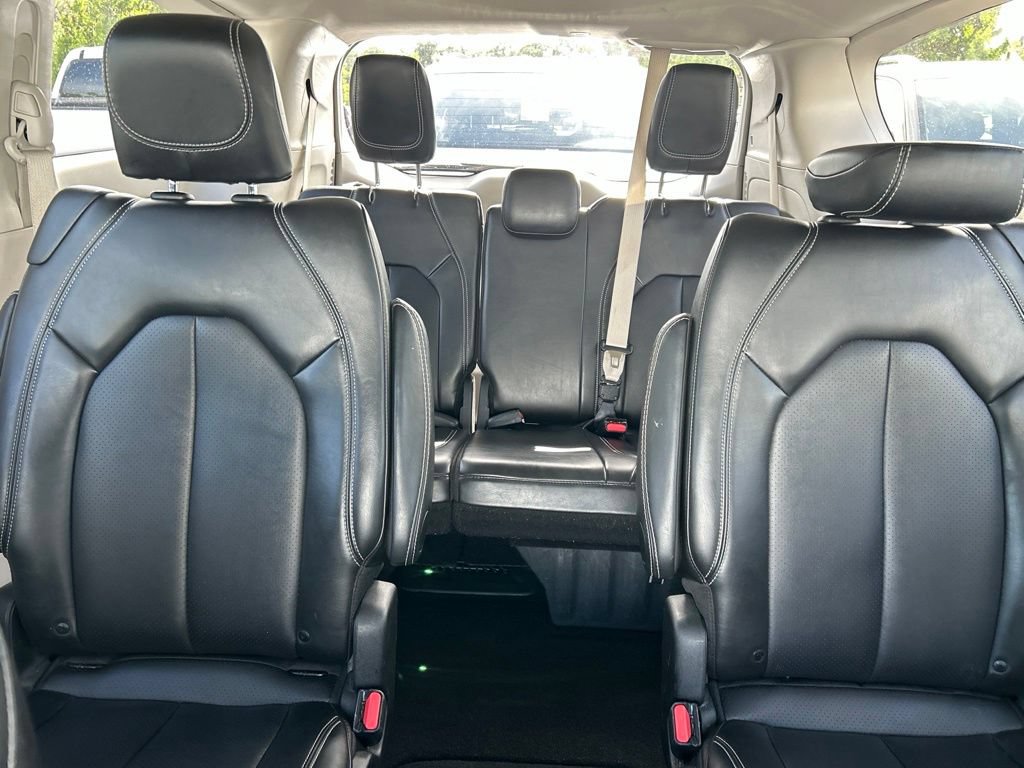 Used 2024 Chrysler Pacifica Touring-L FWD image 32