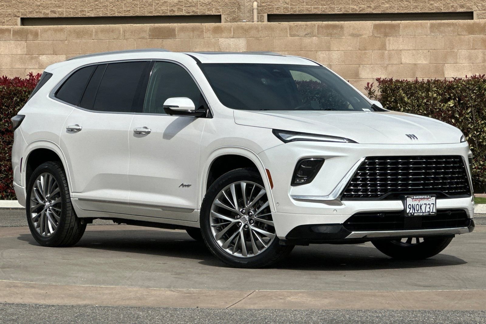 Certified 2025 Buick Enclave Avenir w/ Super Cruise Package image 2