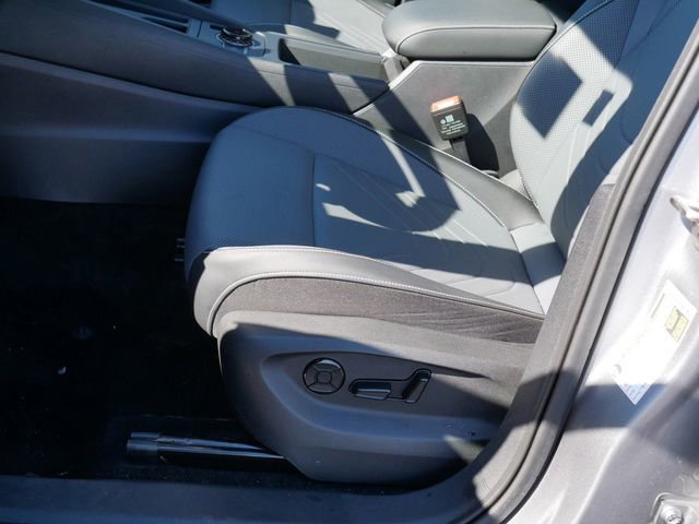 Certified 2025 Volkswagen Tiguan SE image 14