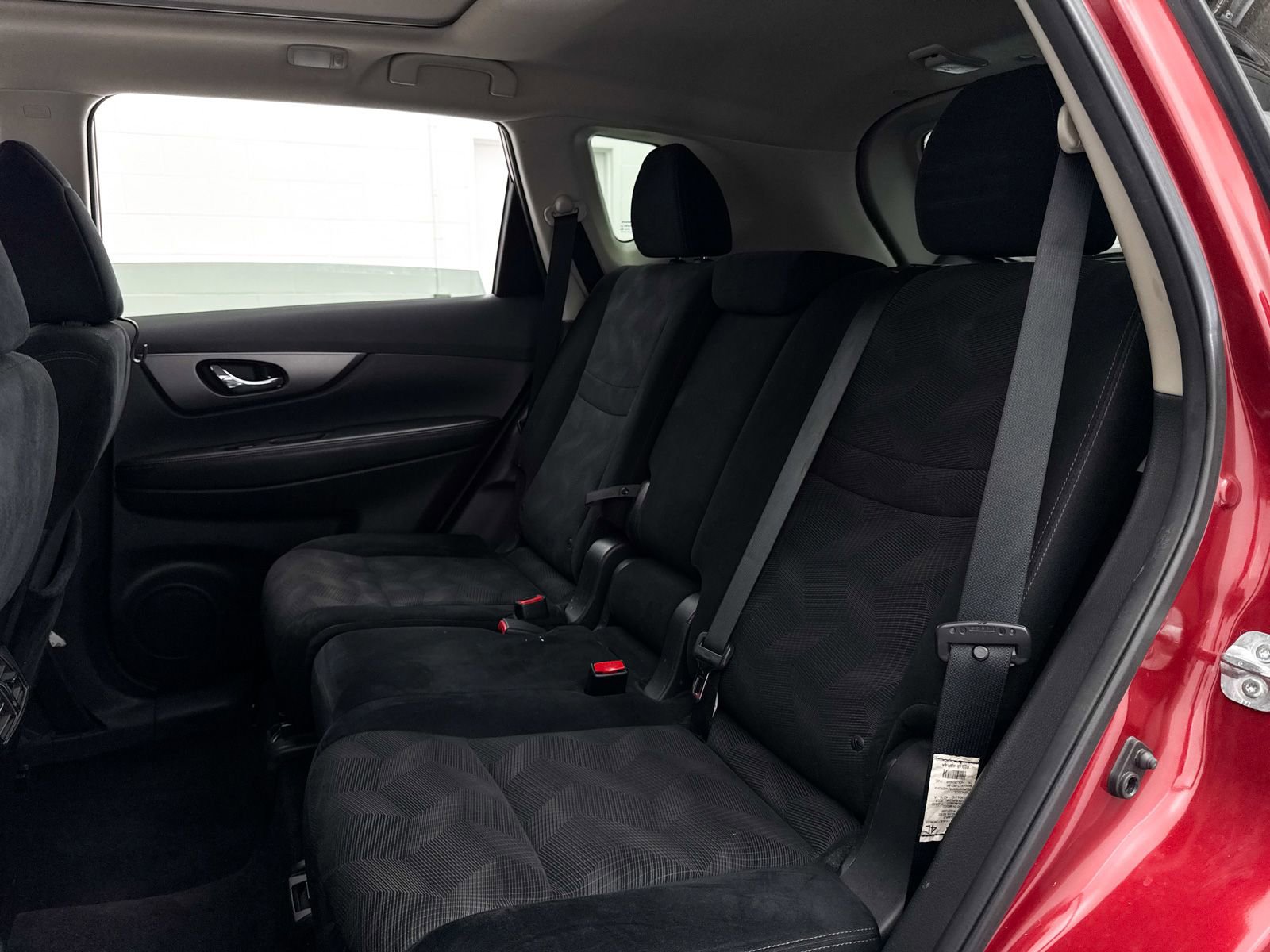 Used 2015 Nissan Rogue SV w/ SV Premium Package image 28