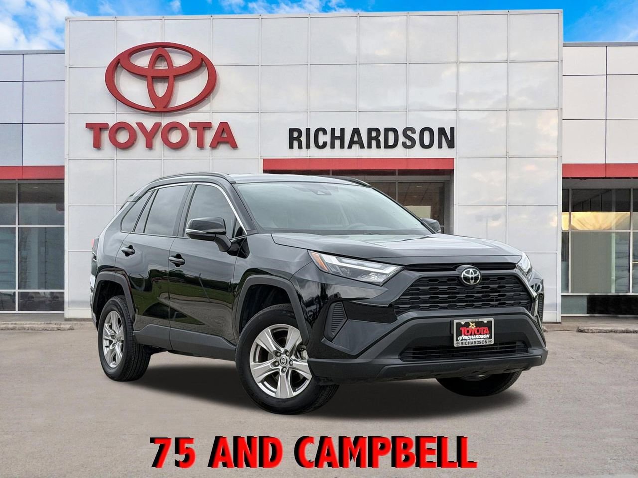 Used 2025 Toyota RAV4 XLE FWD image 1