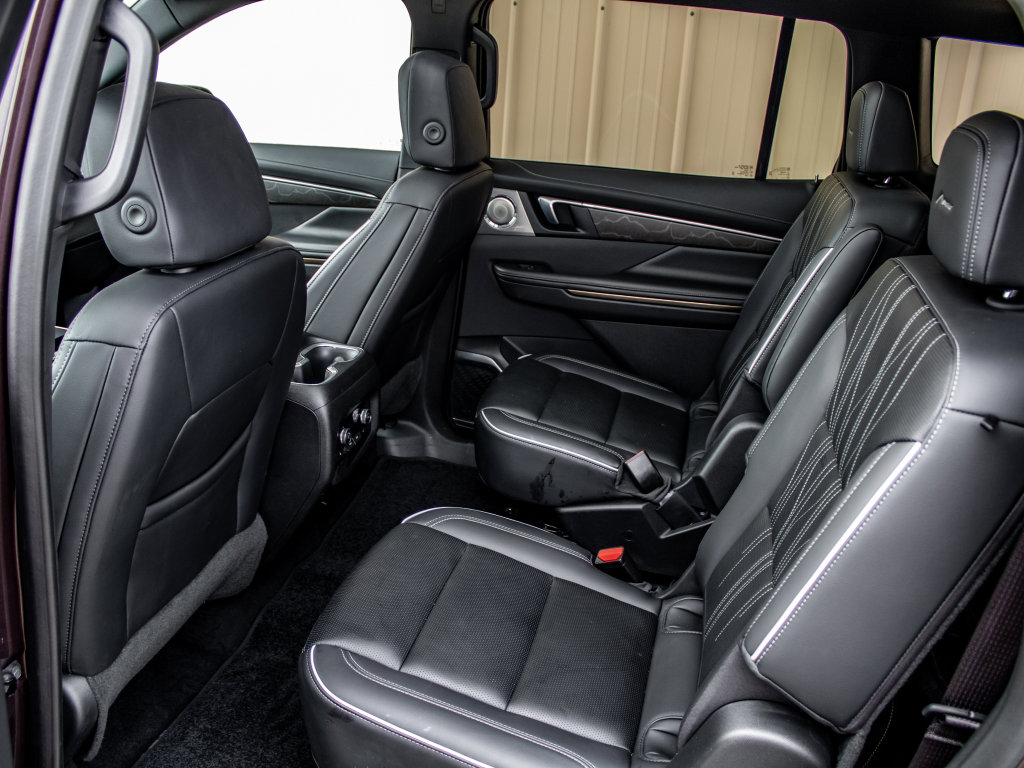 Used 2025 Buick Enclave Avenir w/ Trailering Package, 5000 lbs. image 28