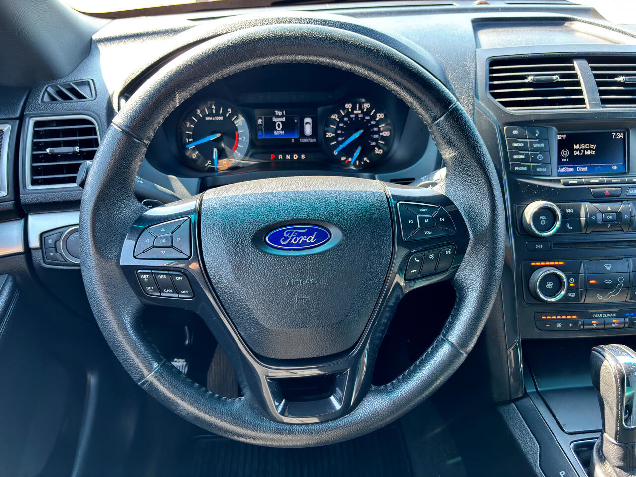 Used 2017 Ford Explorer XLT image 13