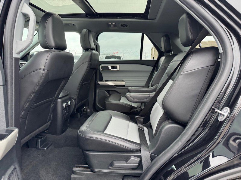 Used 2022 Ford Explorer XLT w/ Equipment Group 202A image 12