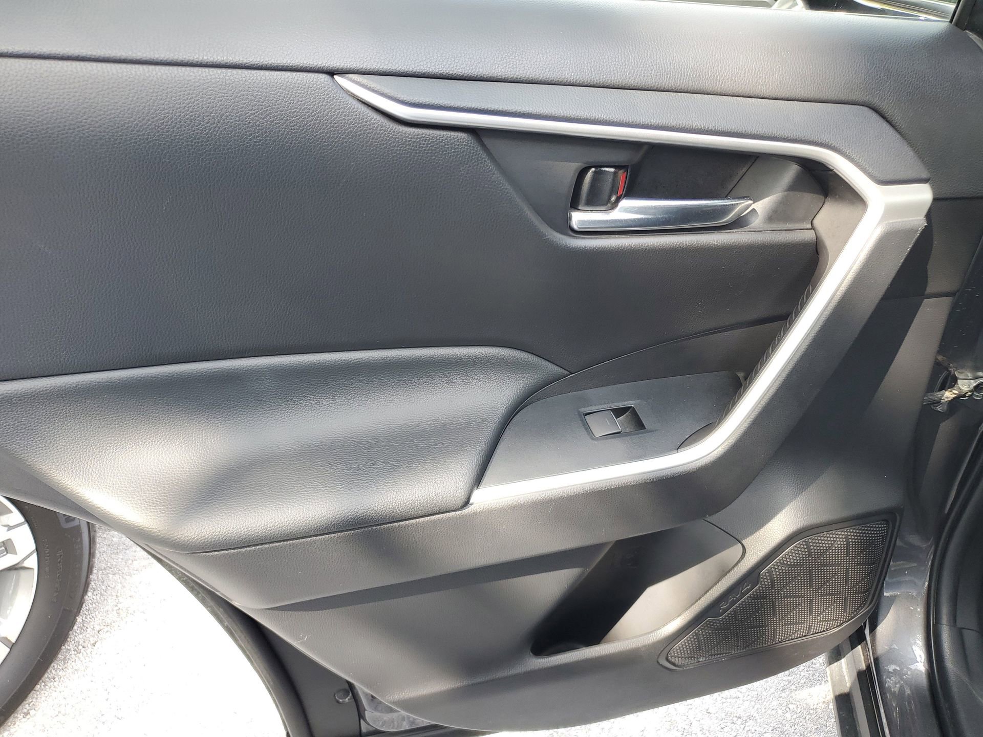 Used 2024 Toyota RAV4 XLE FWD image 9